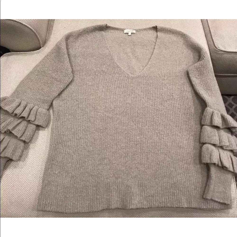 Mystree Beige Sweater VNeck Pullover SzM Ruffle Sl